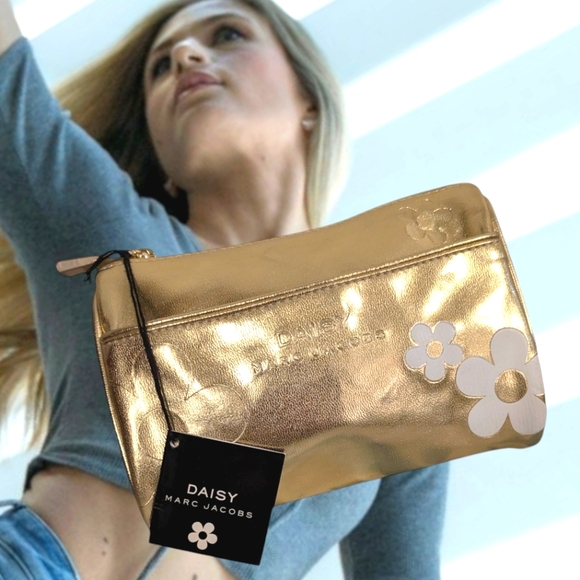 Gold Marc Jacobs- Daisy- cosmetic bag. NEW WITH TAGS - Picture 4 of 16